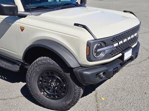 New 2026 Ford Bronco Badlands w/ Sasquatch Package AWD/4WD image 4