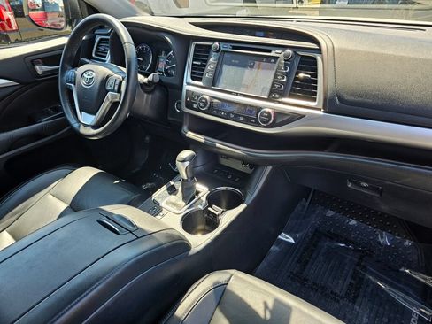 Used 2015 Toyota Highlander XLE AWD/4WD image 12