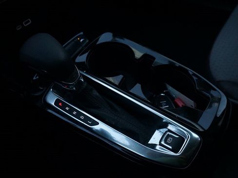 Certified 2025 Chevrolet Trax LT image 16