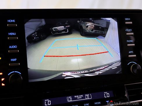 Used 2022 Toyota Sienna XLE FWD image 20