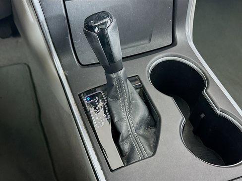 Used 2015 Toyota Camry XLE w/ Moonroof Package image 25