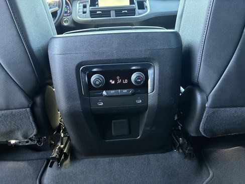Used 2023 Chevrolet Suburban LT RWD image 17