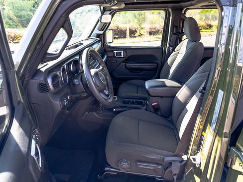 Used 2023 Jeep Wrangler Unlimited Sport AWD/4WD image 18