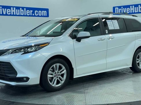 Used 2025 Toyota Sienna XLE w/ XLE Plus Package image 4