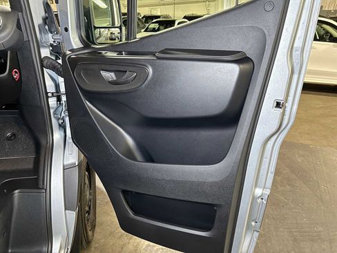 Used 2025 Mercedes-Benz Sprinter 2500 image 10