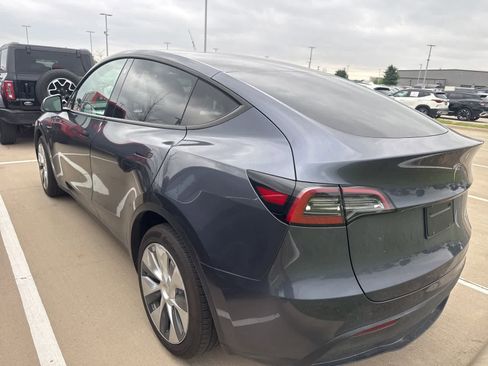 Used 2023 Tesla Model Y Long Range AWD/4WD image 2