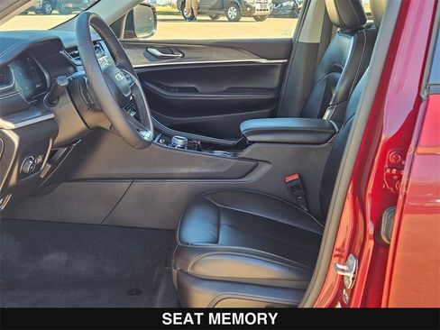 Used 2023 Jeep Grand Cherokee L Limited w/ Black Appearance Package image 11