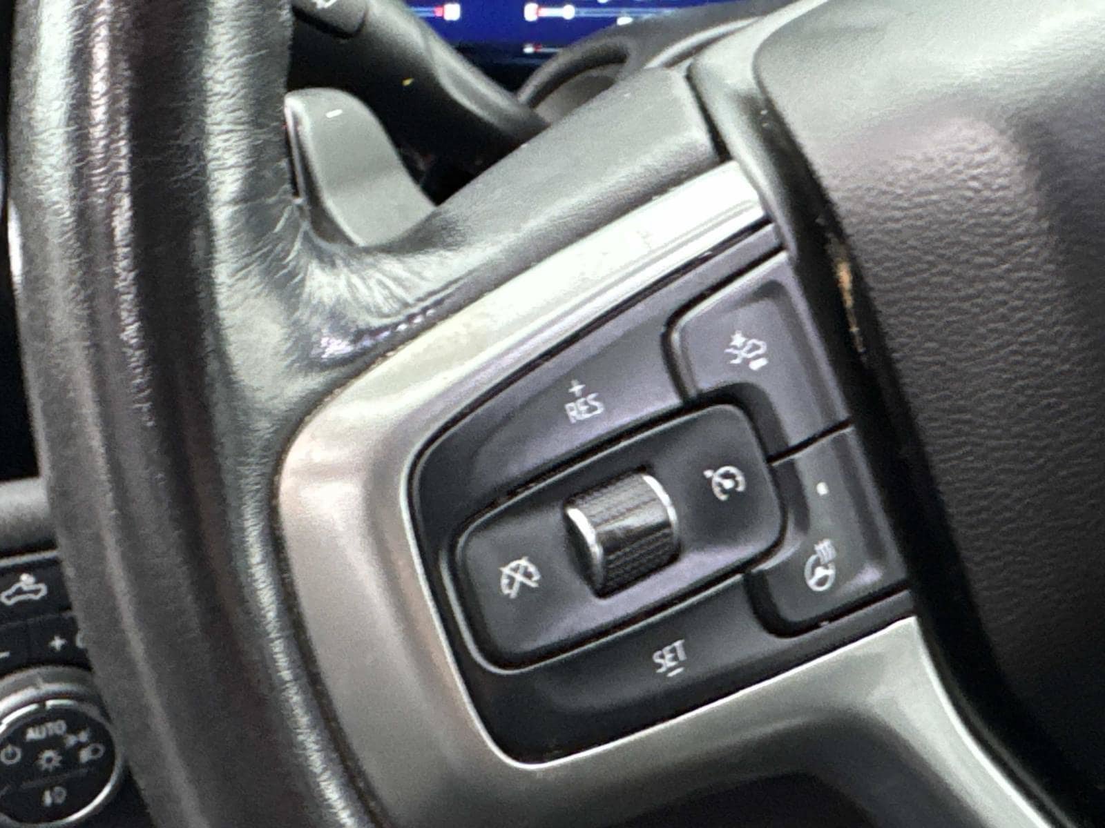 Used 2022 Chevrolet Silverado 1500 RST w/ Z71 Off-Road Package AWD/4WD image 32