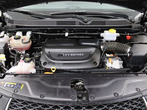 Used 2024 Chrysler Pacifica Limited FWD image 11