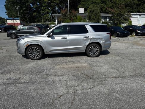 Used 2024 Hyundai Palisade Calligraphy FWD image 2