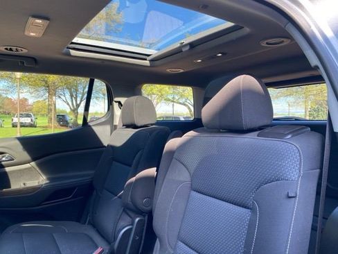Certified 2023 GMC Acadia SLE w/ Driver Convenience Package AWD/4WD image 3