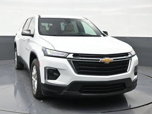 Used 2023 Chevrolet Traverse LS FWD image 7