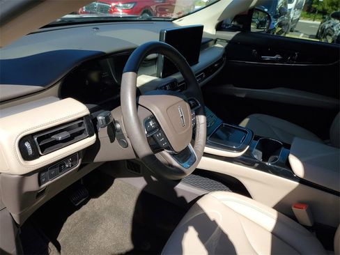 Certified 2022 Lincoln Nautilus FWD w/ Premium Package image 19