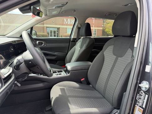 Certified 2025 Kia Sorento LX FWD image 5