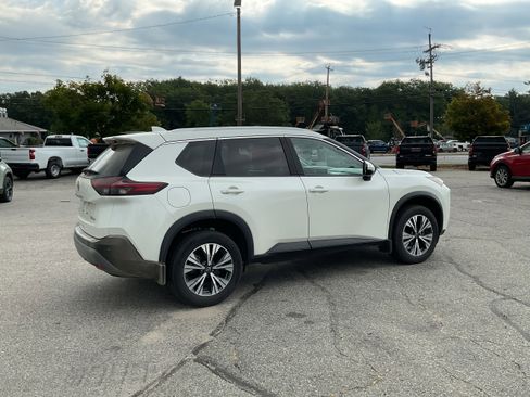 Used 2023 Nissan Rogue SV w/ SV Premium Package image 5