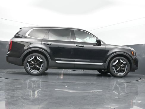 Used 2025 Kia Telluride S FWD image 40