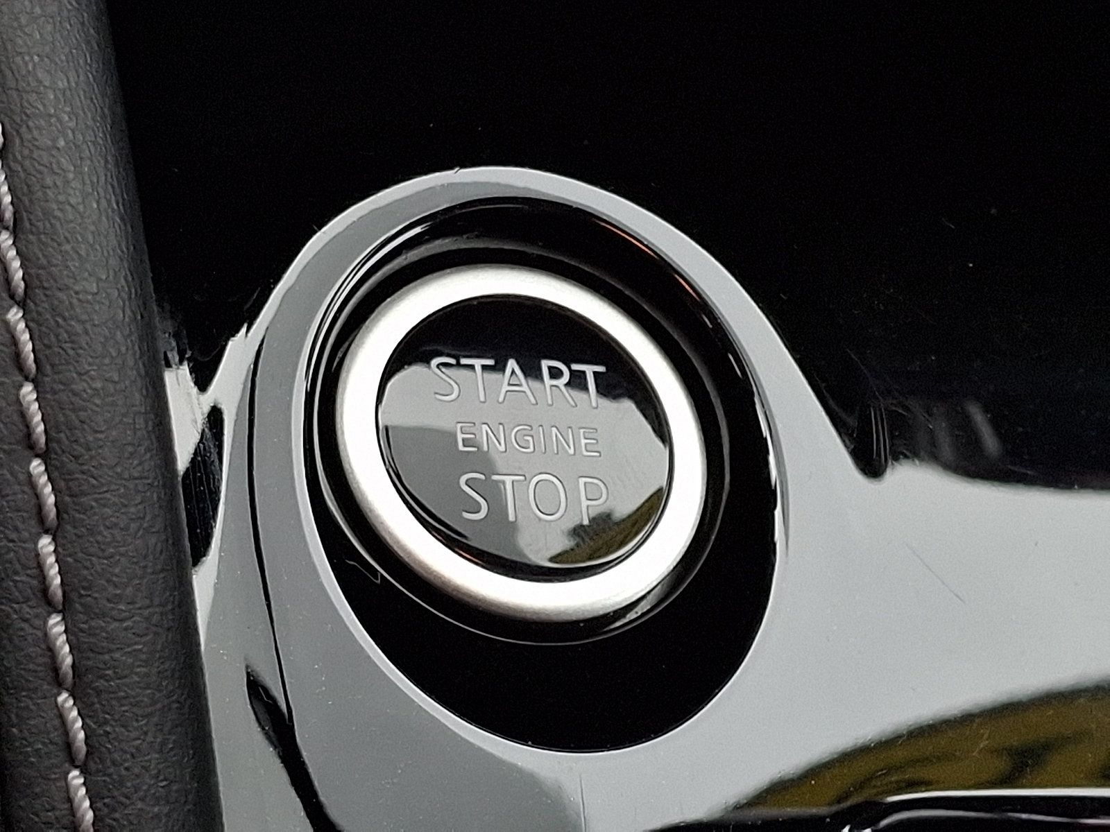 Used 2019 Nissan Kicks SR w/ SR Premium Package FWD image 25