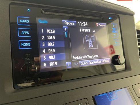 Used 2015 Toyota Sienna XLE image 11