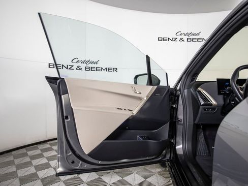 Used 2023 BMW iX xDrive50 w/ Sport Package image 13