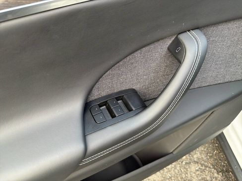 Used 2022 Tesla Model X image 37