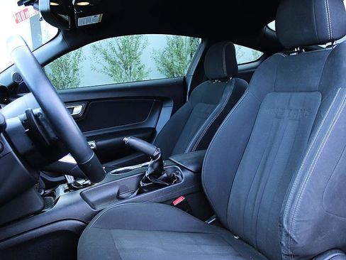 Used 2019 Ford Mustang Coupe RWD image 7