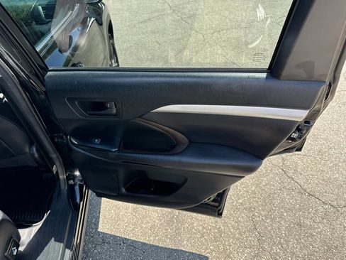 Used 2018 Toyota Highlander Plus w/ Protection Package #3 AWD/4WD image 38
