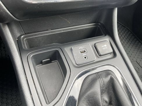 Used 2019 Jeep Cherokee Latitude Plus image 12