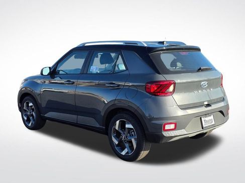 Used 2026 Hyundai Venue SEL FWD image 5