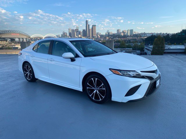 Used 2018 Toyota Camry SE w/ Moonroof Package FWD image 1
