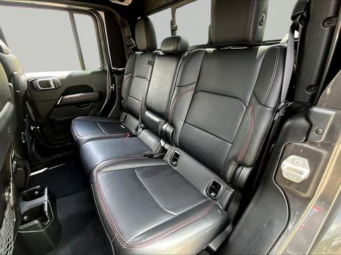 Used 2024 Jeep Gladiator Rubicon AWD/4WD image 21