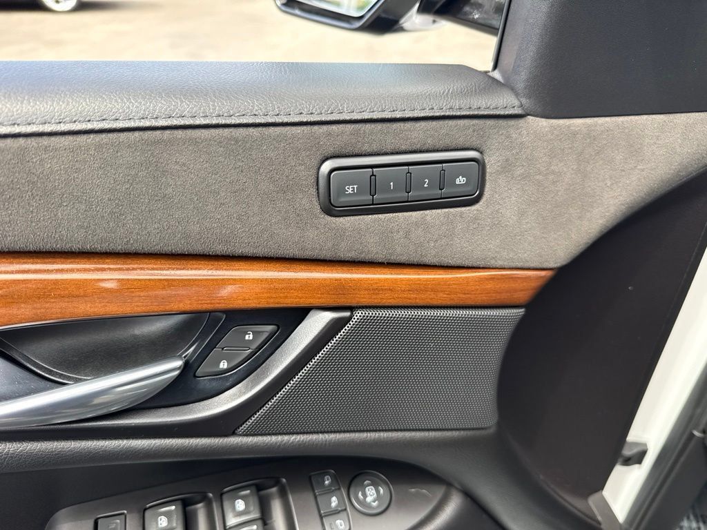 Used 2020 Cadillac Escalade Luxury RWD image 21