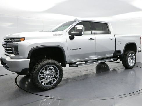 Used 2020 Chevrolet Silverado 2500 High Country w/ Z71 Off-Road Package AWD/4WD image 4