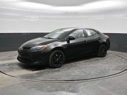 Used 2019 Toyota Corolla LE image 1