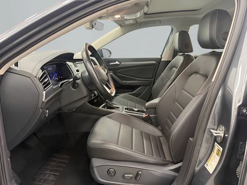 Used 2024 Volkswagen Jetta SE FWD image 12
