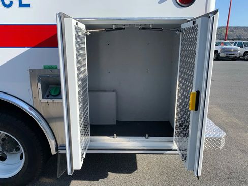 Used 2014 Chevrolet Express 4500 w/ Ambulance Package image 35
