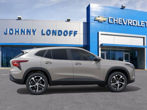 New 2026 Chevrolet Trax RS w/ Sunroof Package FWD image 5