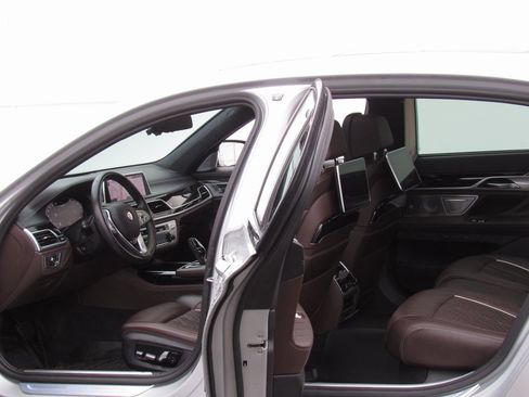 Used 2020 BMW ALPINA B7 xDrive w/ Luxury Rear Seating Package image 14