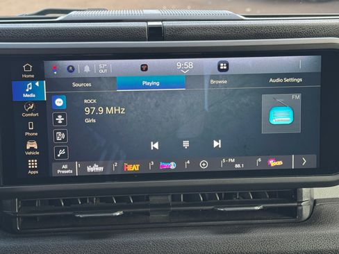 Certified 2025 Jeep Gladiator Sport image 17