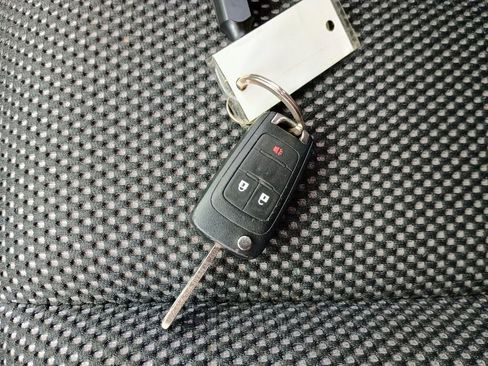 Used 2017 Chevrolet Equinox LS image 3