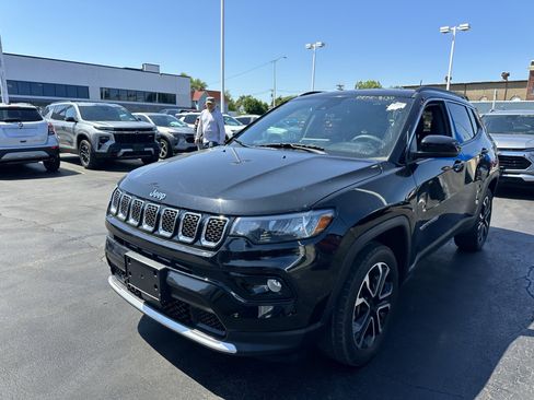 Used 2023 Jeep Compass Limited AWD/4WD image 3
