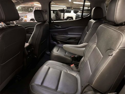 Used 2023 GMC Acadia SLT w/ Elevation Edition image 15