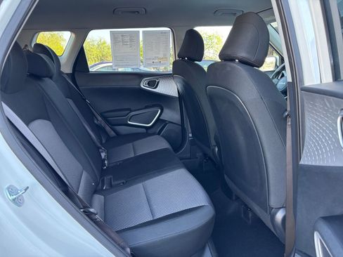 Used 2025 Kia Soul LX w/ LX Technology Package FWD image 23