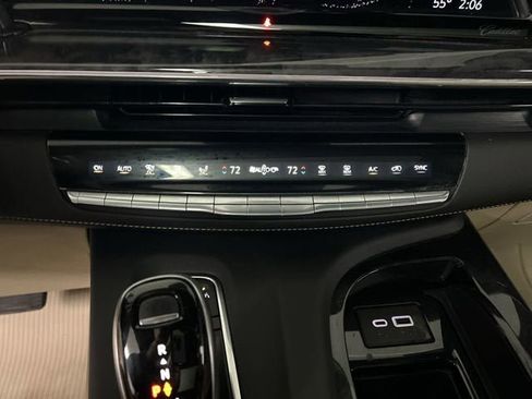 Used 2021 Cadillac Escalade Premium Luxury w/ Performance Package AWD/4WD image 18
