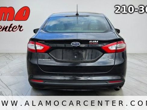 Used 2016 Ford Fusion SE FWD image 4