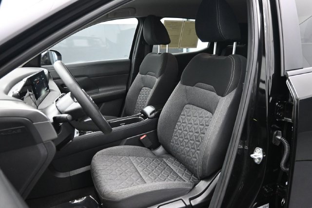 Used 2026 Nissan Kicks SV FWD image 5
