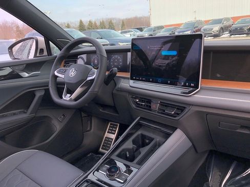 New 2026 Volkswagen Tiguan SEL R-Line image 18