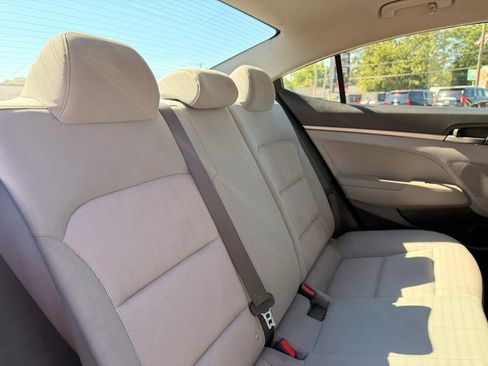 Used 2017 Hyundai Elantra SE FWD image 24