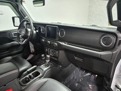 Used 2023 Jeep Wrangler Unlimited Sahara w/ Cold Weather Group image 58