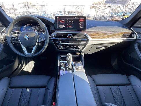 Used 2023 BMW 540i w/ Premium Package image 19