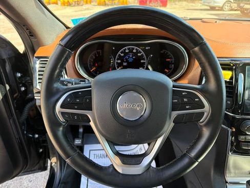 Used 2020 Jeep Grand Cherokee Overland AWD/4WD image 16